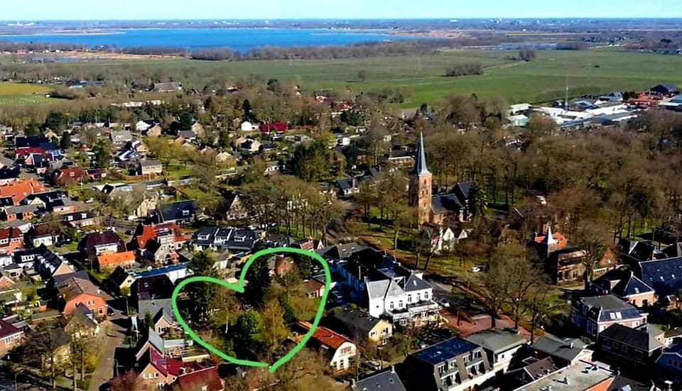 Nearby landmark, Neighbourhood, Natural landscape, Coffee/tea facilities, Fitness centre/facilities, Aqua park, Hiking, Cycling, City view, Street view
