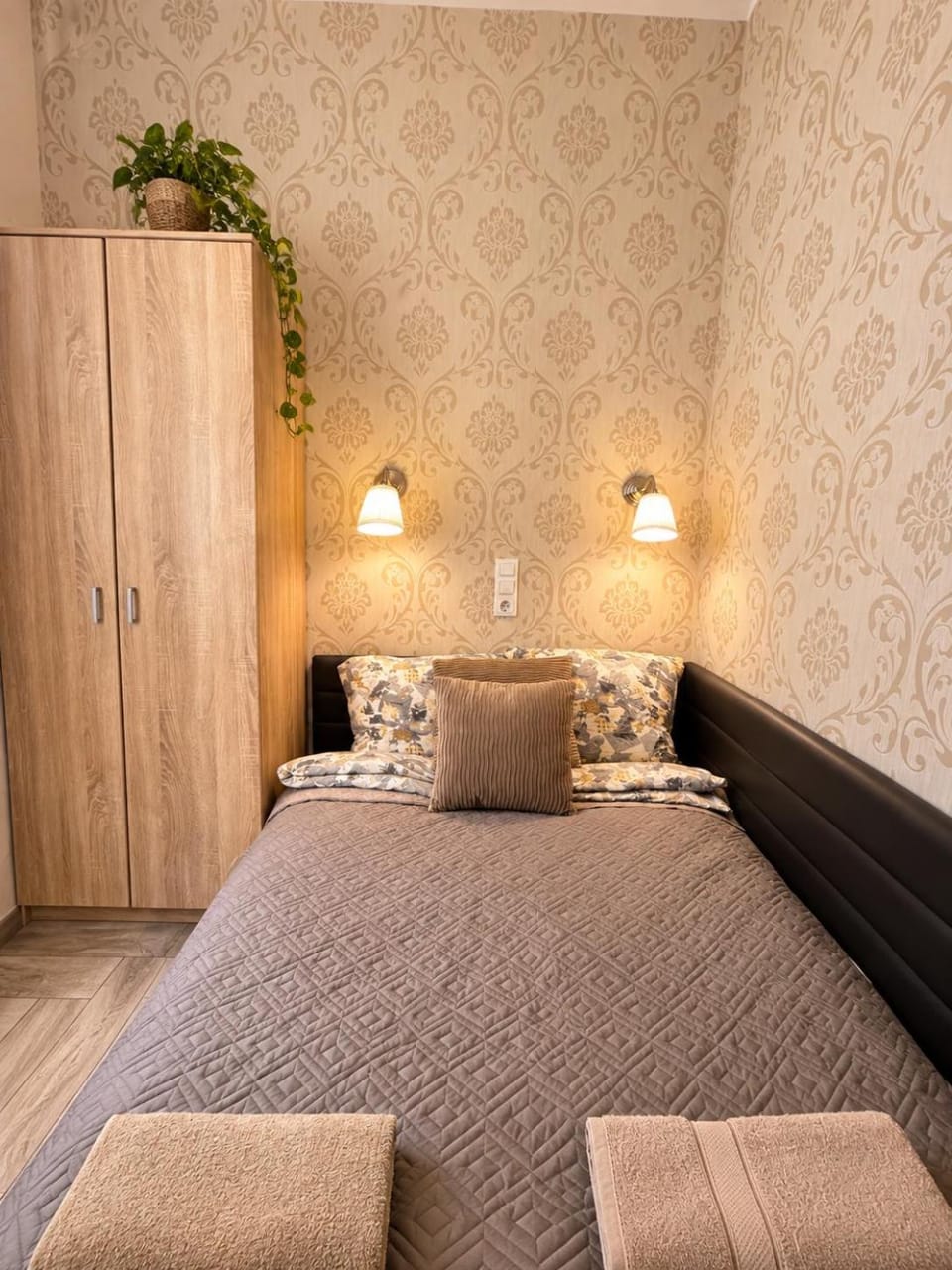 Bedroom, wardrobe