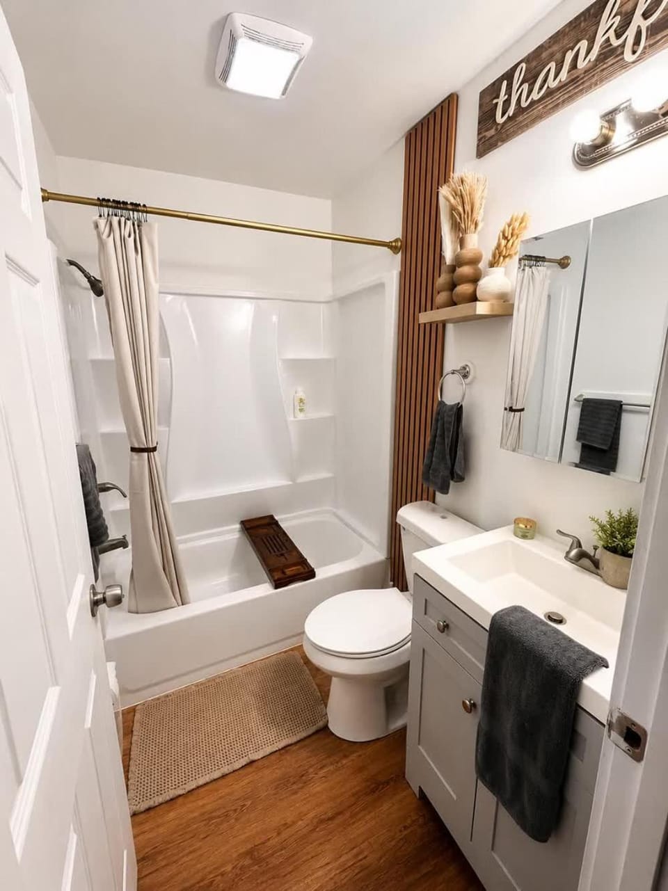 Modern 2BR - Sleeps 5 - Free Parking Apartment in Allegheny River
