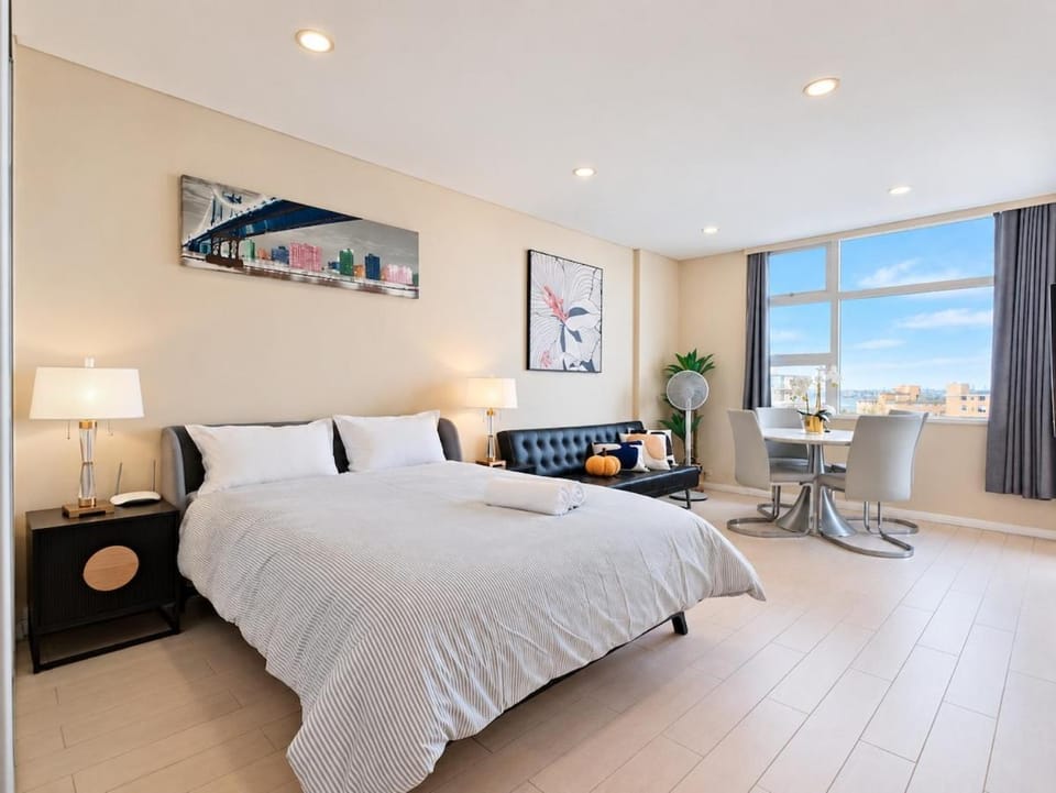 Bed, Living room