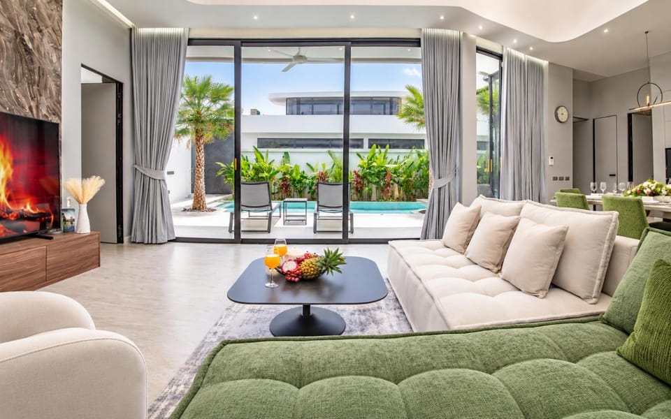 Patio, Communal lounge/ TV room, Natural landscape, Balcony/Terrace, Living room, Seating area, Garden view, Pool view, Swimming pool