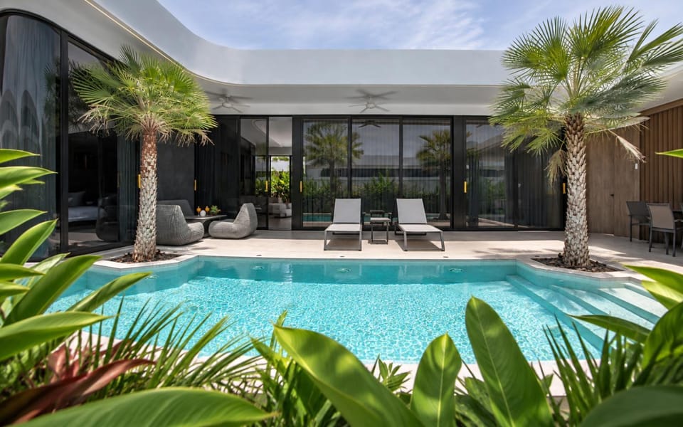 Property building, Patio, Day, Garden, Garden view, Pool view, Swimming pool, Swimming pool, sunbed