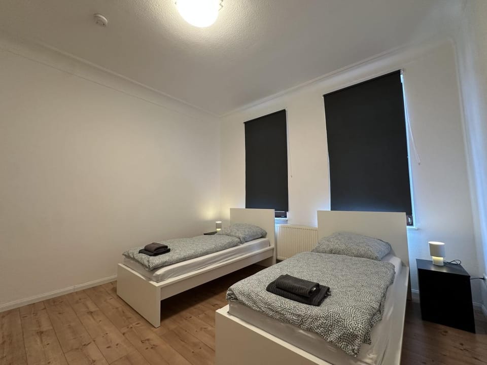 Monteur- & Ferienwohnung An der Allee I 5 Schlafzimmer, Balkon & WLAN Apartment in Bremerhaven