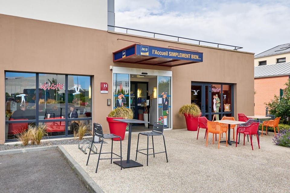 Patio, Facade/entrance