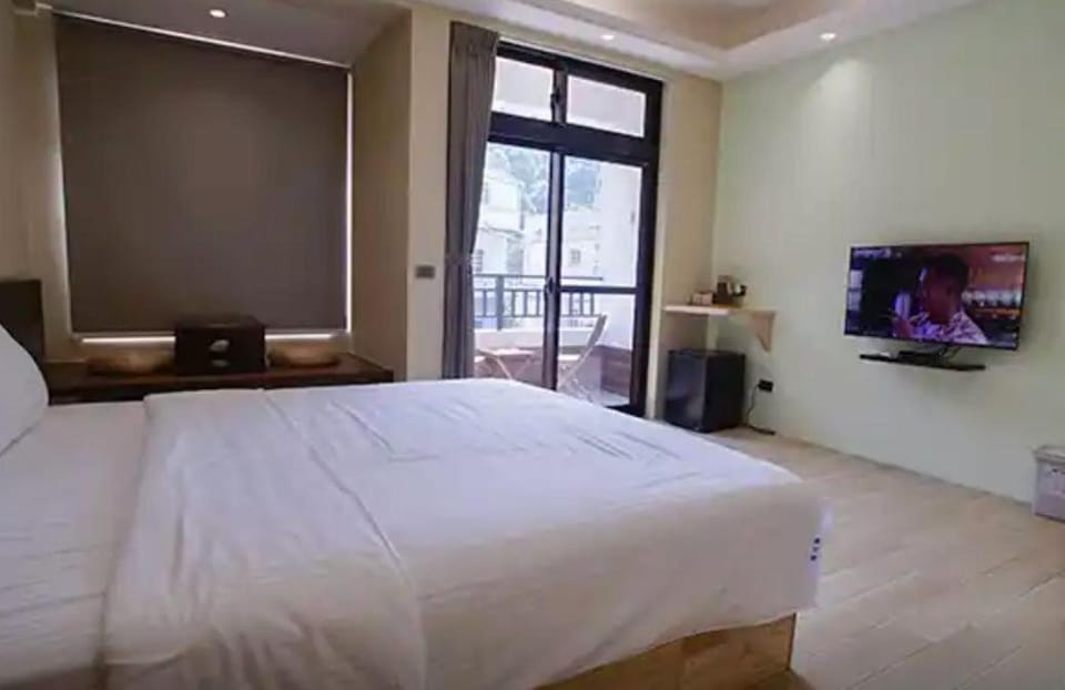 Communal lounge/ TV room, Bed, TV and multimedia, Photo of the whole room, Bedroom