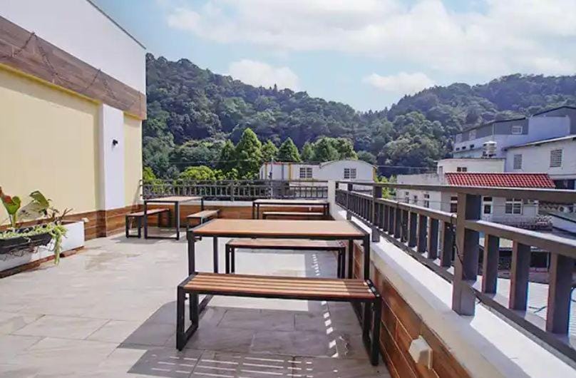 Property building, Patio, Day, Natural landscape, View (from property/room), Balcony/Terrace, Dining area, Mountain view