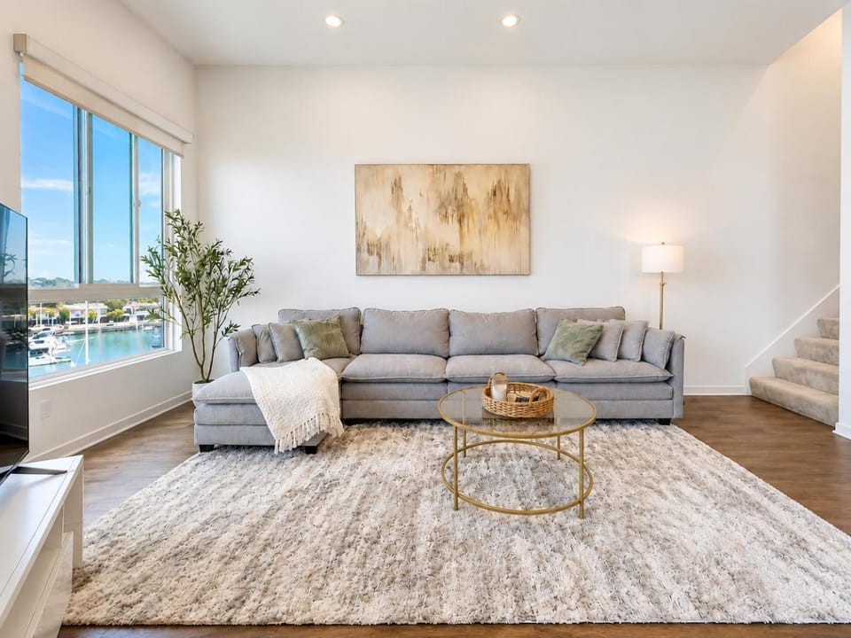 Waterfront Penthouse with Marina Views and Rooftop Apartment in Marina del Rey