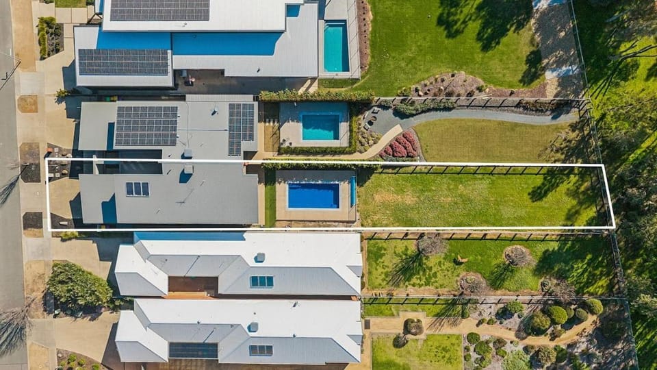 The Perfect Waterside Escape House in Yarrawonga