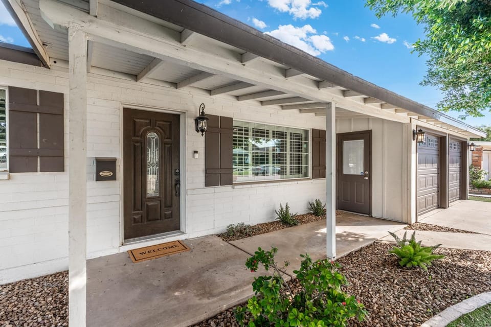 Cactus Ridge l 5 min to old town l Pool House in Scottsdale