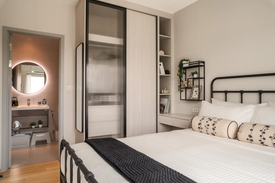 Bed, Photo of the whole room