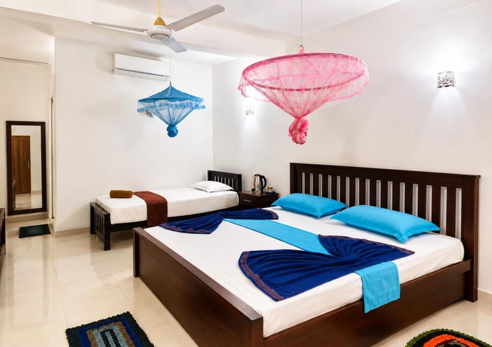 Bed, Photo of the whole room, Bedroom, air conditioner