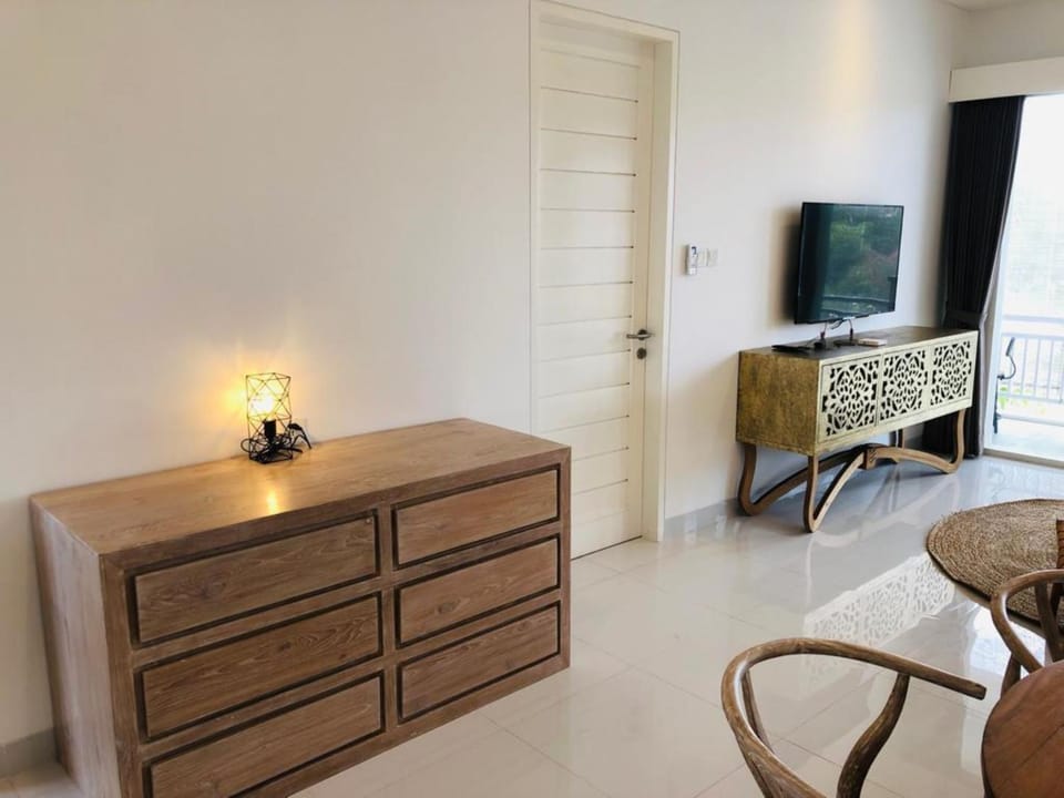 Communal lounge/ TV room, TV and multimedia, Living room, Seating area, Evening entertainment