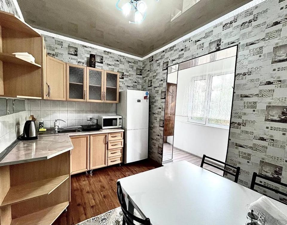 Kitchen or kitchenette, Dining area, oven, stove