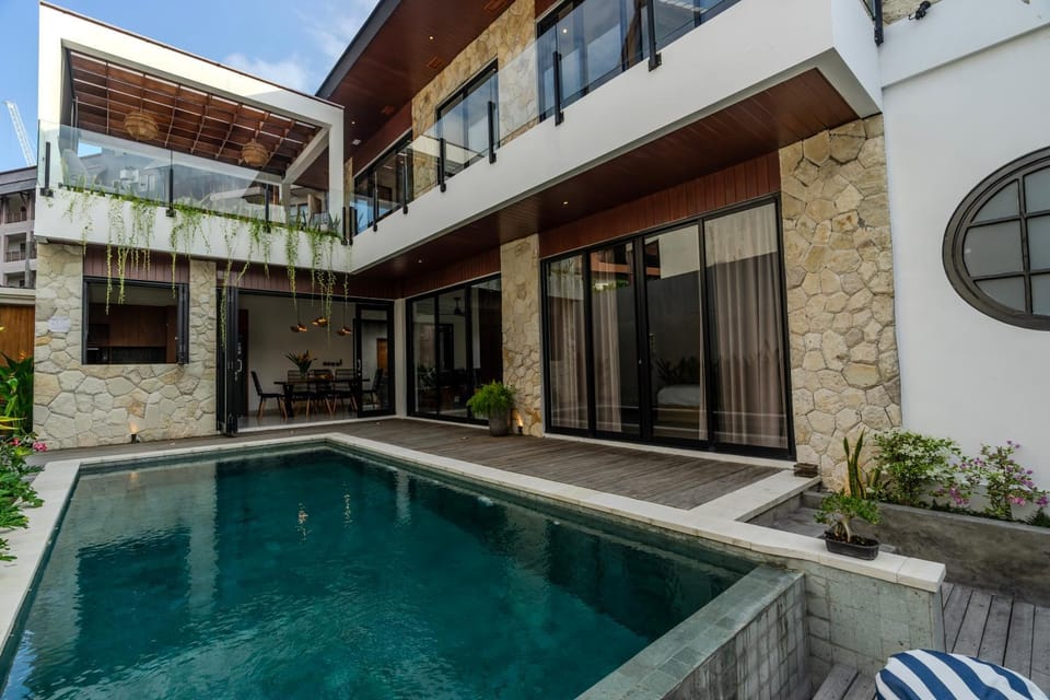 Day, Swimming pool