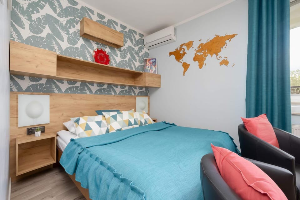 Bed, Living room, Seating area