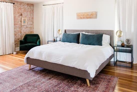 Bed, Living room, Photo of the whole room, Seating area, Bedroom