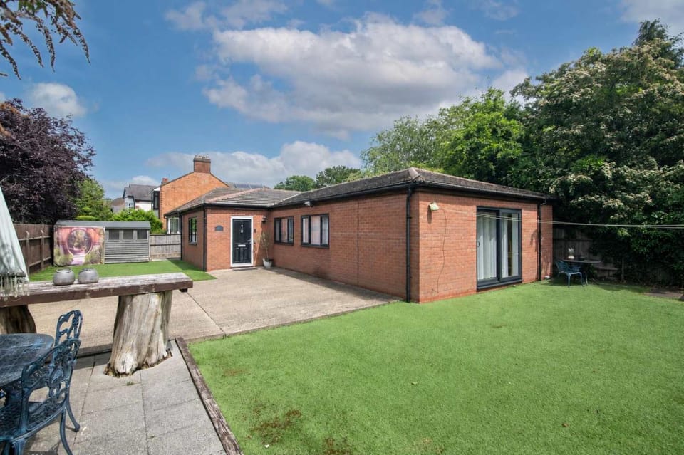 3 Bed Contractor House House in Rugby