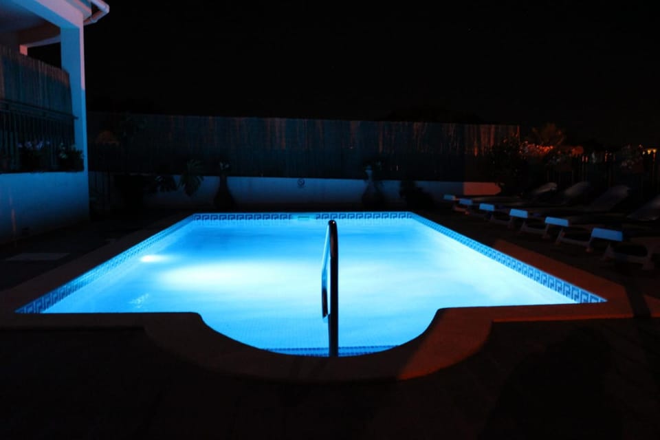 Swimming pool, Swimming pool