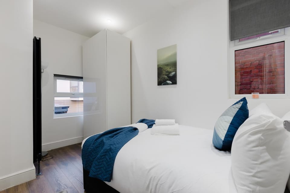 Modern 4BDR Flat in the Heart of Wandsworth Apartment in London