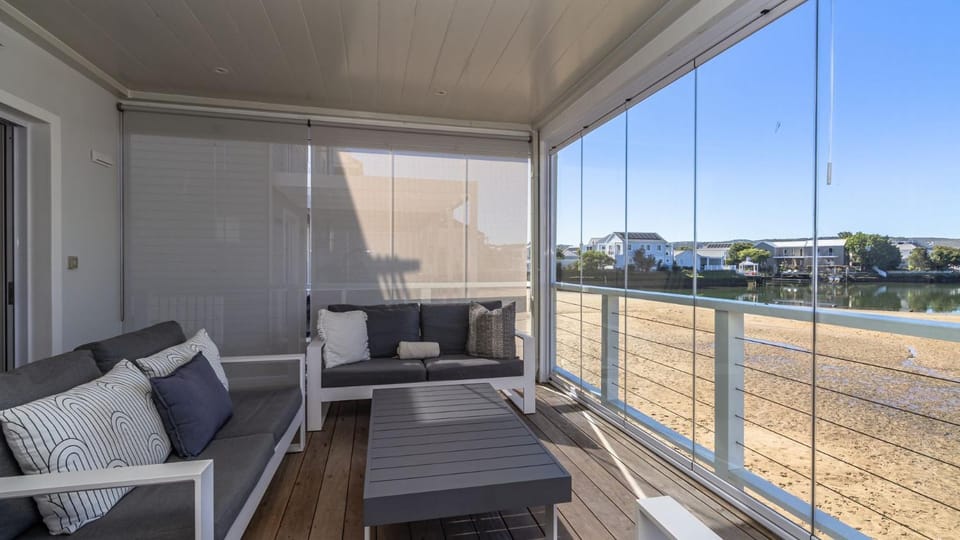 Leeward Beach House on Thesen Island House in Knysna