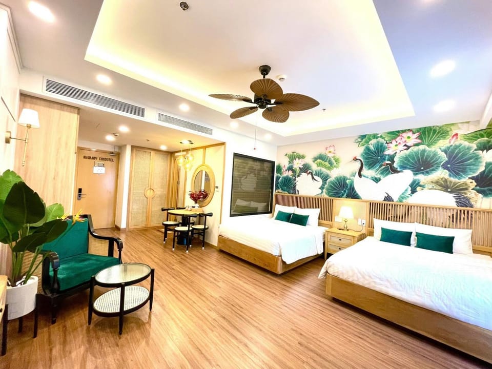 Bed, Photo of the whole room, Bedroom, fireplace, wardrobe, air conditioner