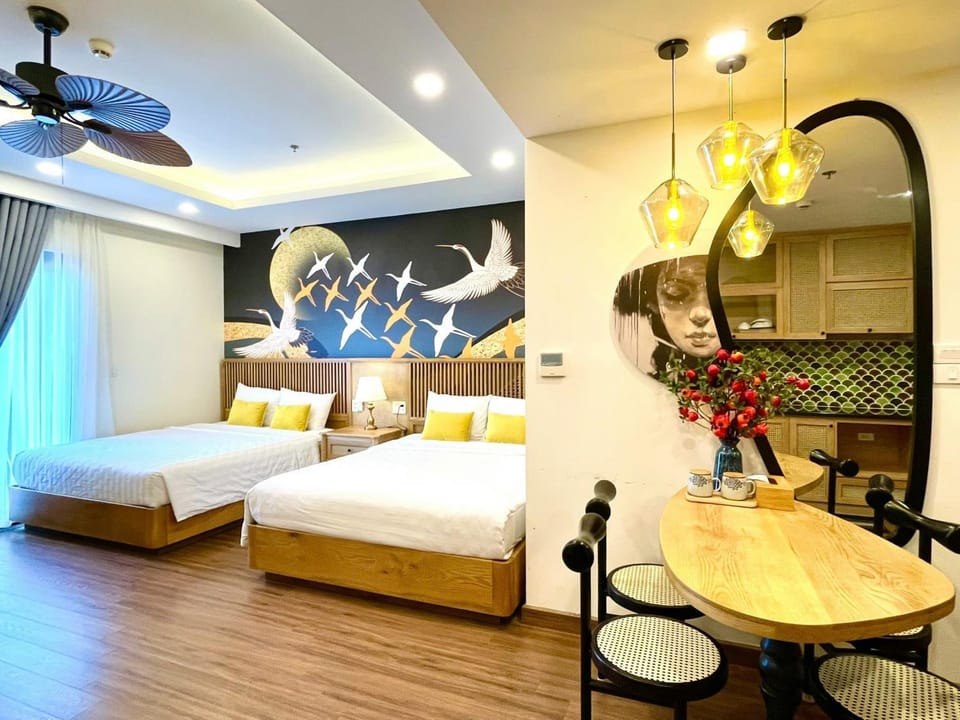 Bed, Photo of the whole room, Decorative detail, Bedroom, fireplace