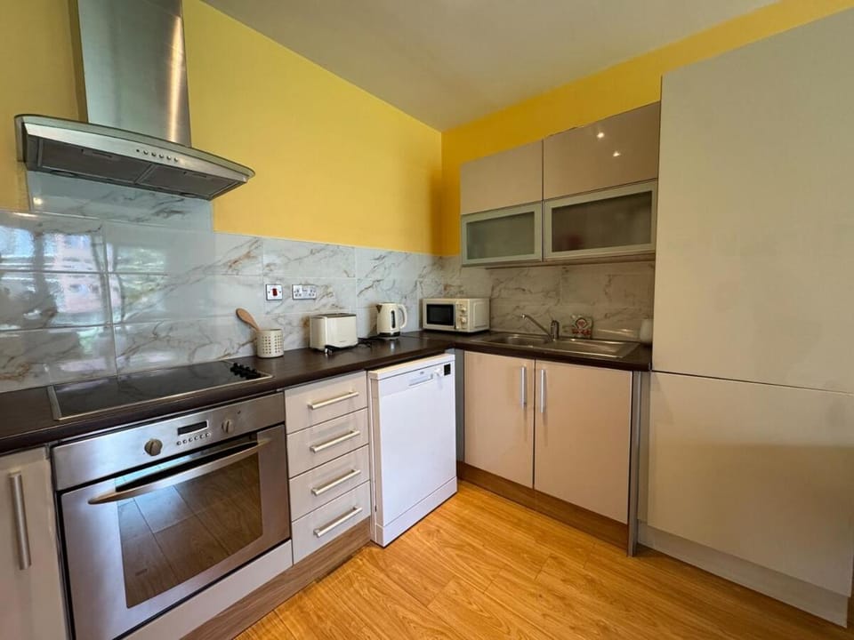 Bright 2-Bed Apt | Close to Airport | City Links Apartment in Dublin