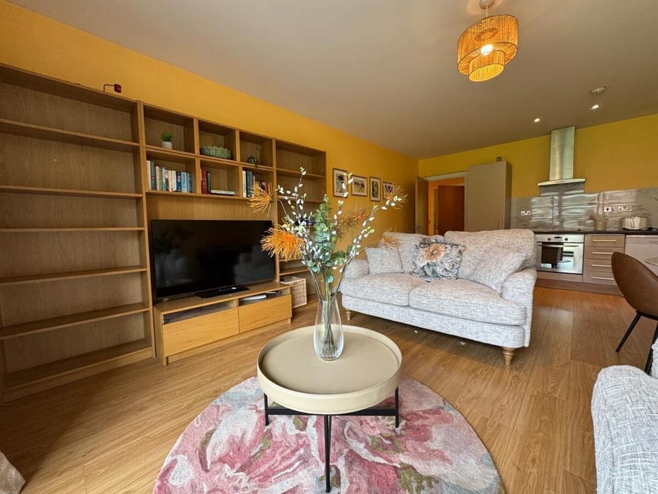 Bright 2-Bed Apt | Close to Airport | City Links Apartment in Dublin