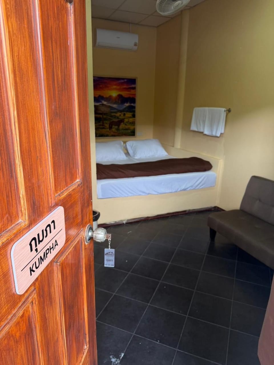 Bed, Photo of the whole room, Bedroom, air conditioner