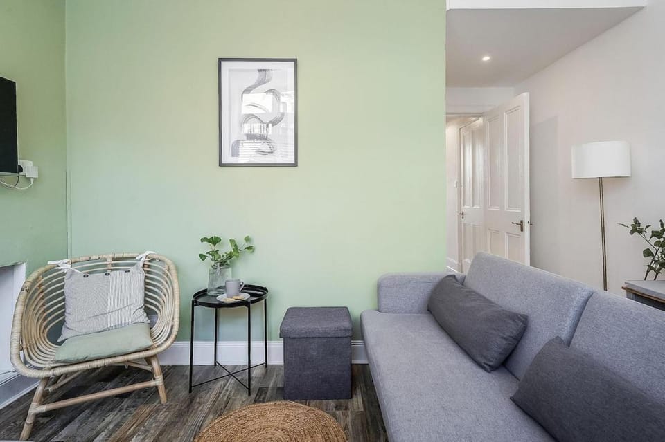 Modern - 2BR Flat near Easter Road Stadium Apartment in Edinburgh