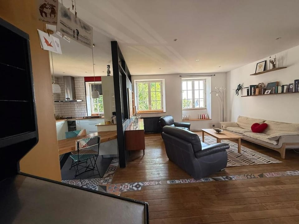 La Tour Exceptional stay in Dinan Wi-Fi parking Apartment in Brittany