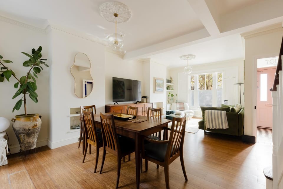 Atmospheric 2BDR Home in the Heart of East London Apartment in London Borough of Hackney