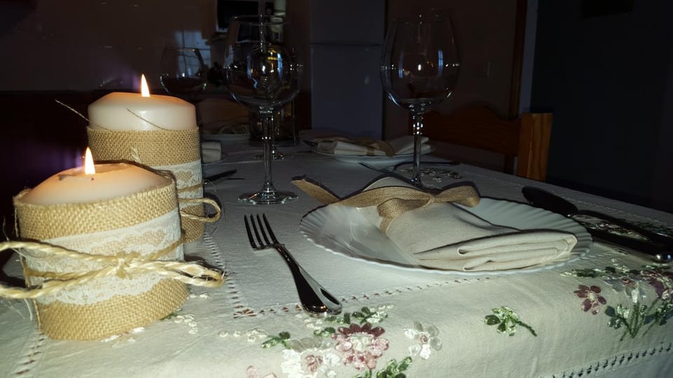 Dining area, Food