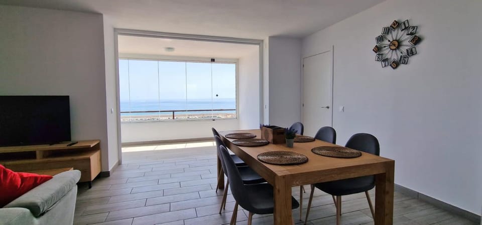 Las Palmeras - Seafront Apartment for 6 with Glazed Terrace and Marina Views Apartment in Fuengirola