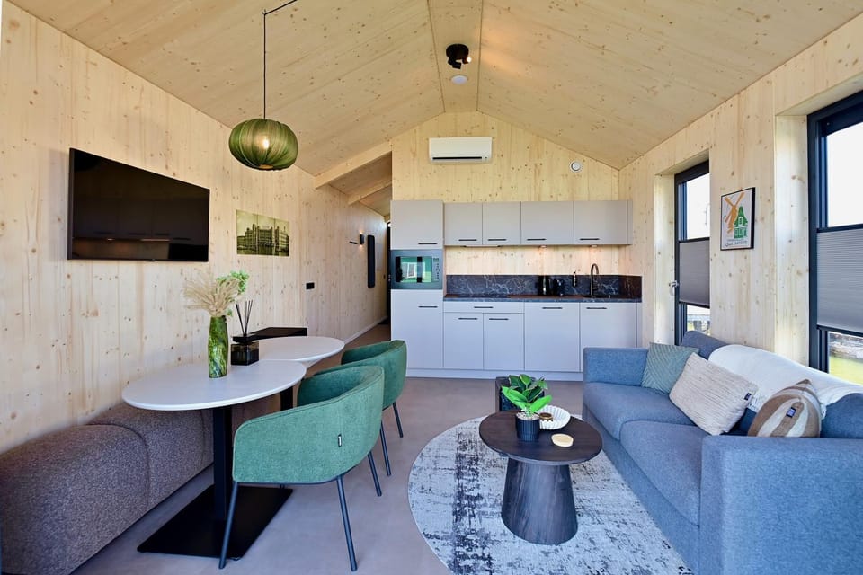 Kitchen or kitchenette, Seating area, Dining area