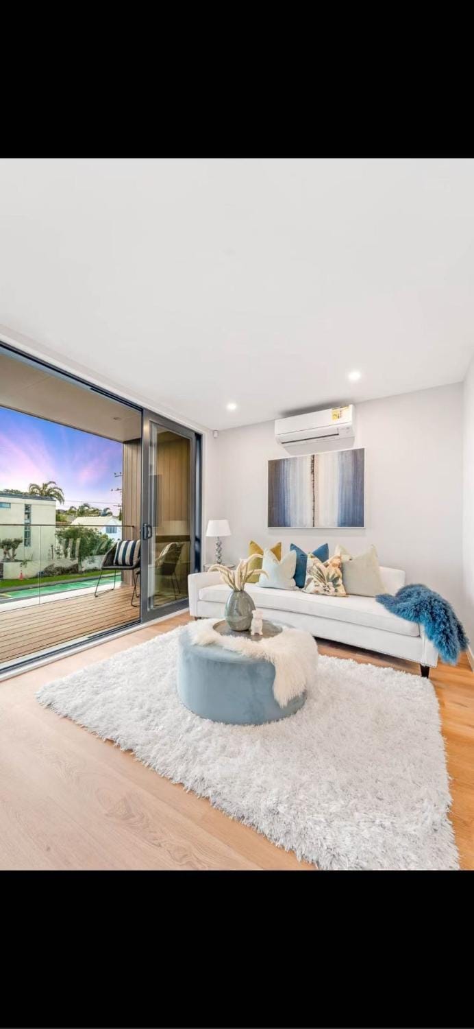 奥克兰北岸,Hillcrest3室4卫一车库民宿 Villa in Auckland