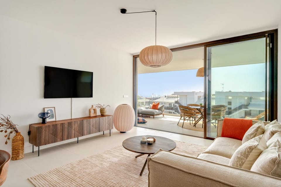 Communal lounge/ TV room, TV and multimedia, View (from property/room), Balcony/Terrace, Living room, Seating area