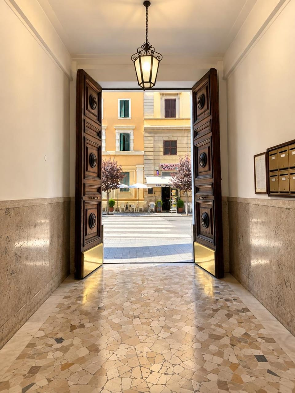 Facade/entrance