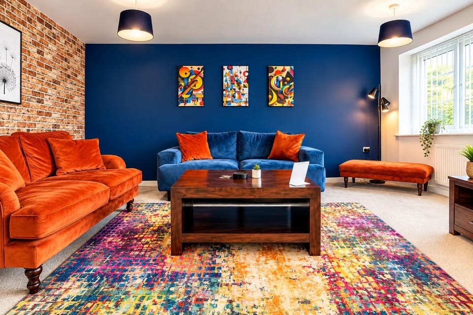 Beautiful modern house, 4 bedrooms, sleeps 7, insurance, corporate, contactors, sports team, TV crew, Close to NEC, HS2, Amazon, Airport, JLR House in Metropolitan Borough of Solihull