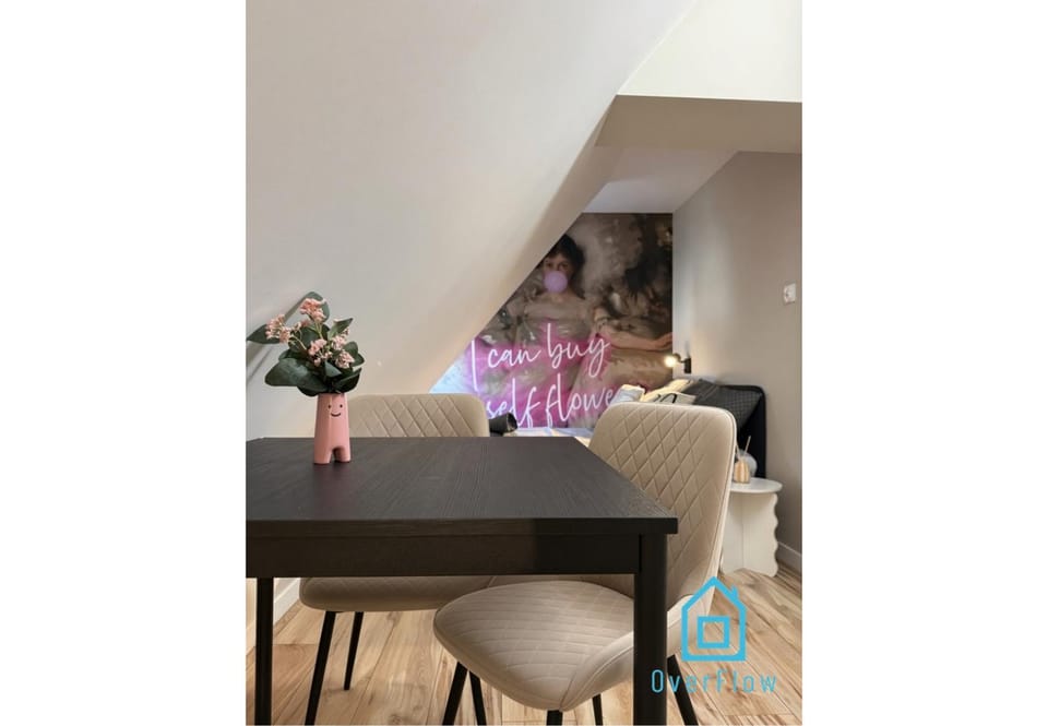 Baroque Rebel Room - 15 Minutes to Gdańsk Old Town & Seaside & Airport Vacation rental in Gdansk