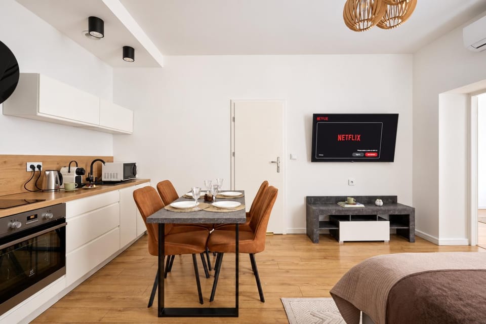 TV and multimedia, Dining area