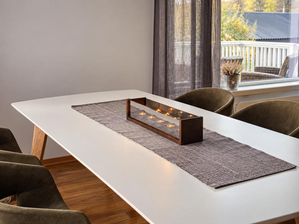 Day, Dining area