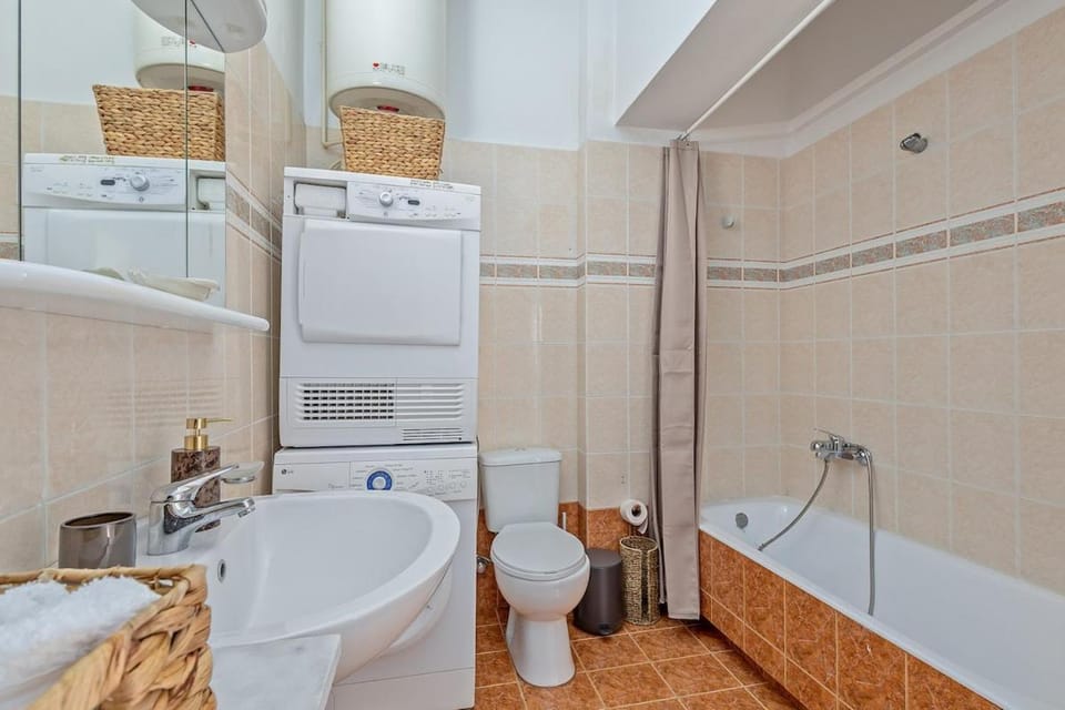 Chalkida Elegant Apartment for 8, 3 min from beach Apartment in Euboea