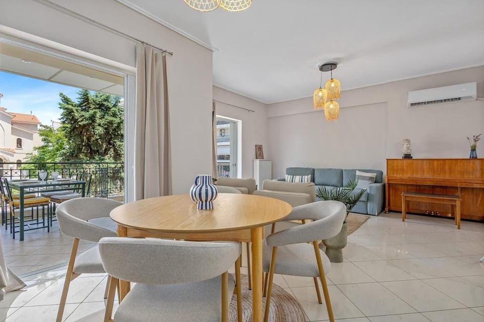 Chalkida Elegant Apartment for 8, 3 min from beach Apartment in Euboea