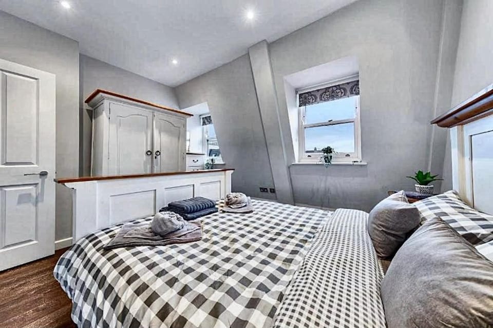Grand Sleep 4, Hoxton near Shoreditch Liverpool, RG6 Apartment in London Borough of Islington