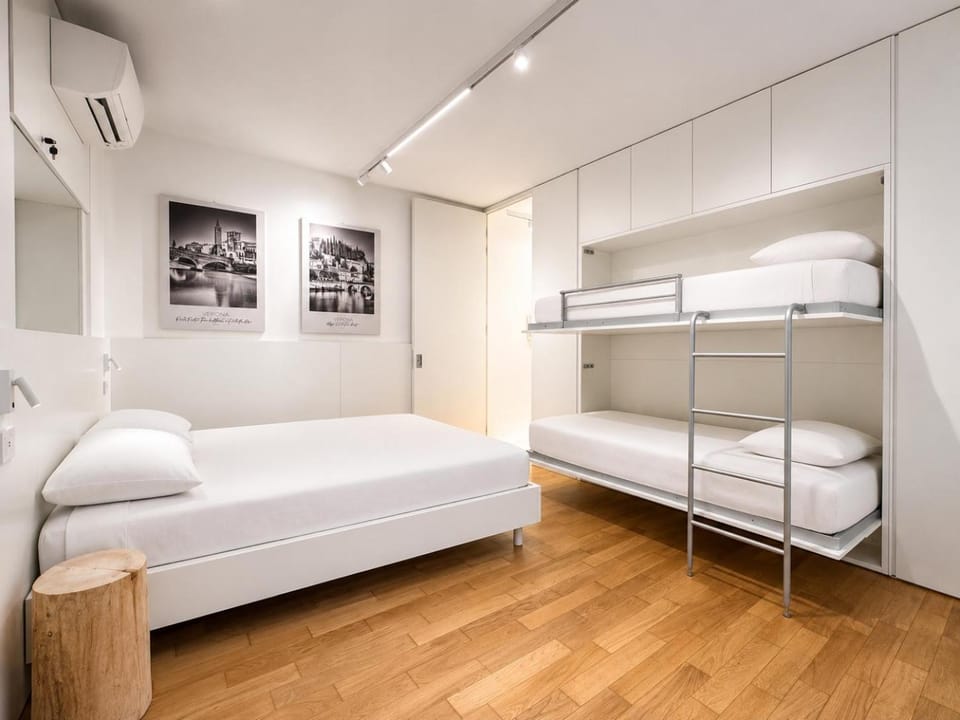 Bedroom, wardrobe, air conditioner