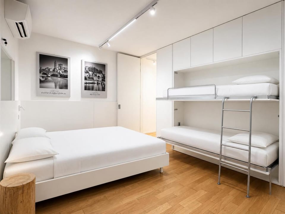 Bedroom, bunk bed, towels