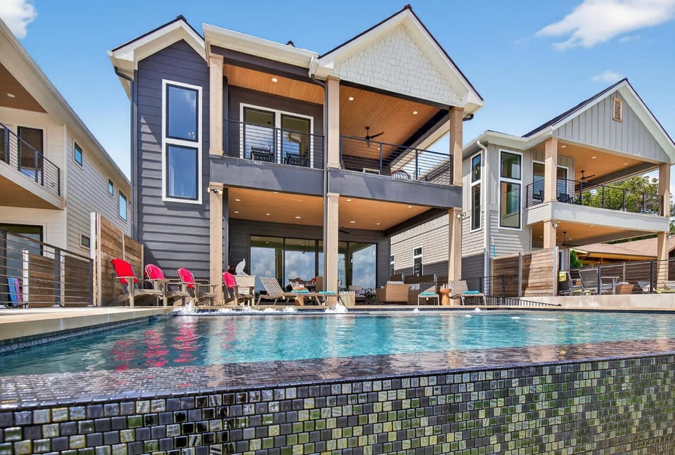 Oaks Sunset II with Concierge Services House in Kingsland