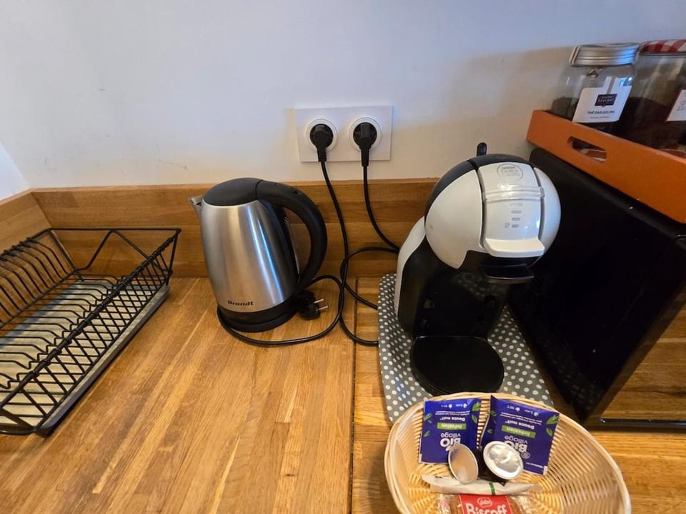 Coffee/tea facilities, toaster