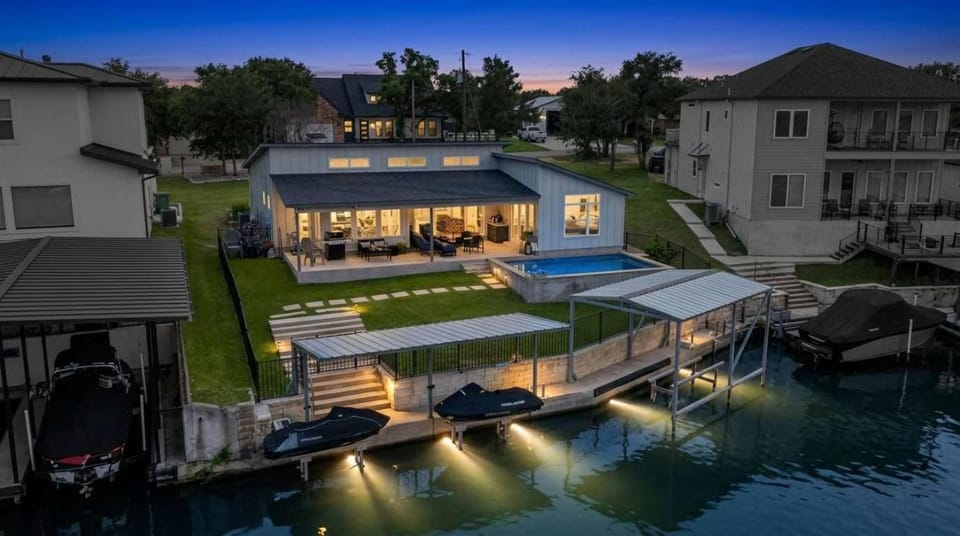 Robinhood Lakefront Retreat Winter Specials House in Granite Shoals